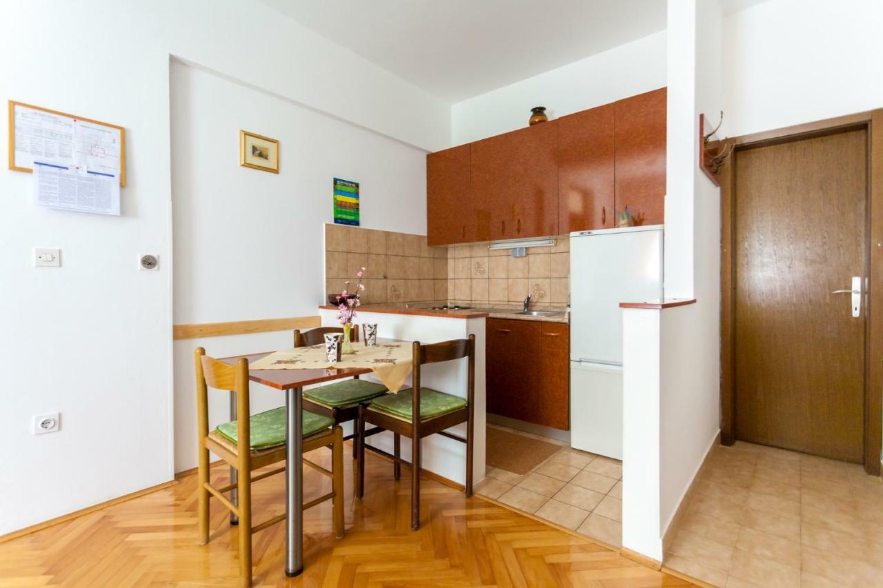 Apartments Belavic By El-Pi Tours Njivice Exterior photo